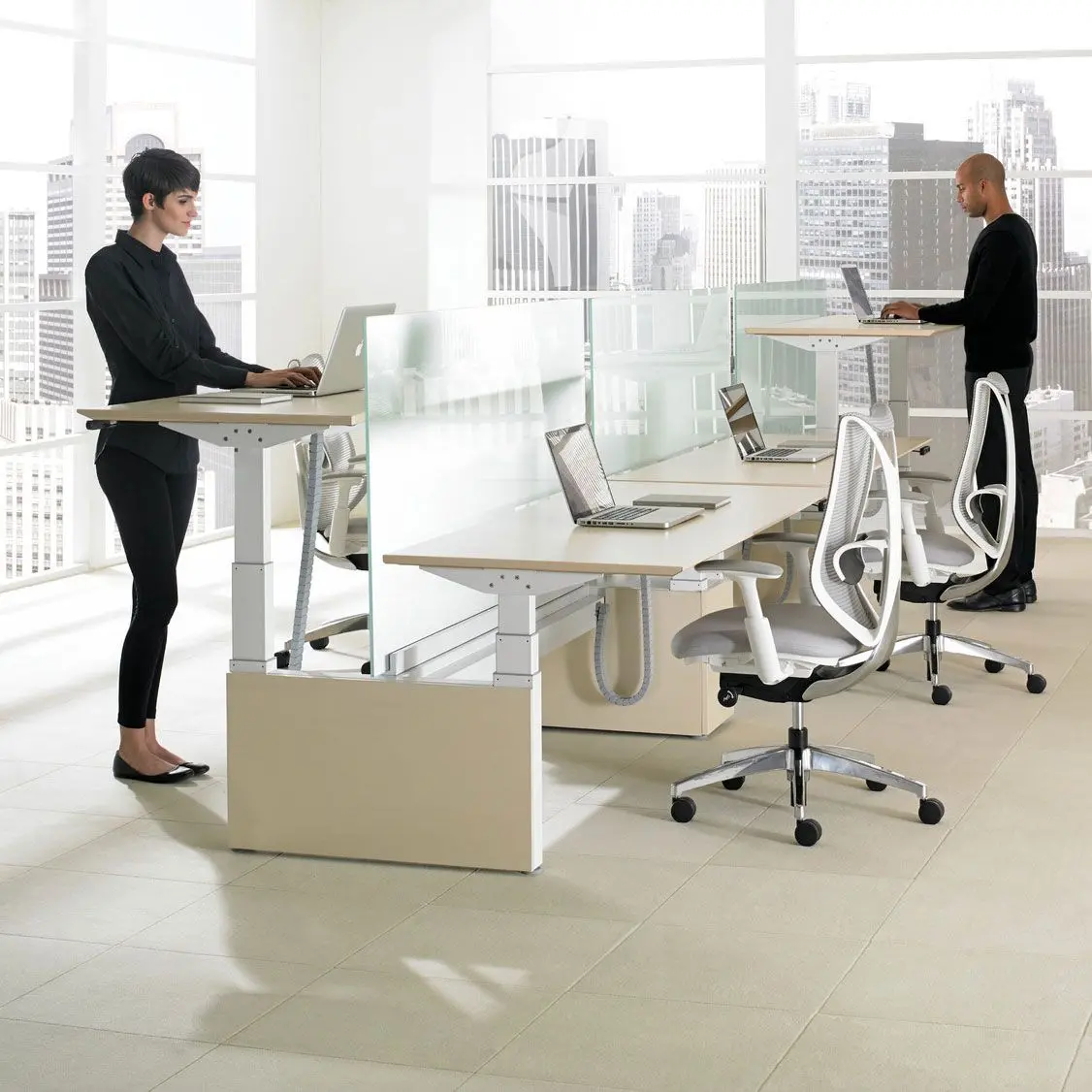 Bàn làm việc thông minh có thể điều chỉnh độ cao