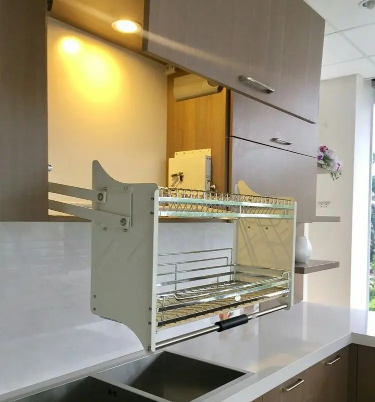 Tăng sự tiện nghi khi thi công nội thất bếp với giá bát nâng hạ