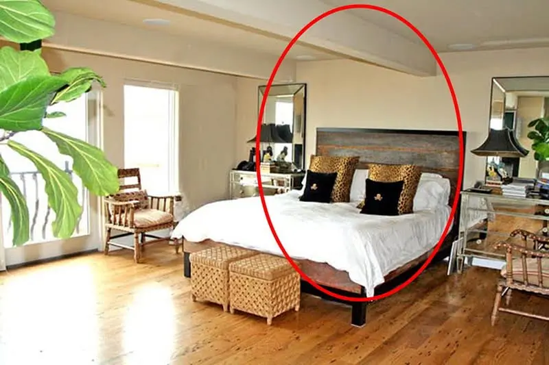 Không nên đặt giường ngủ dưới xà nhà