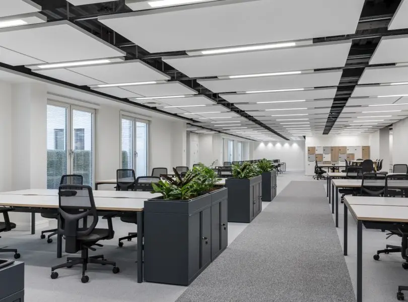 Mẫu thiết kế nội thất phòng làm việc chung phong cách tối giản