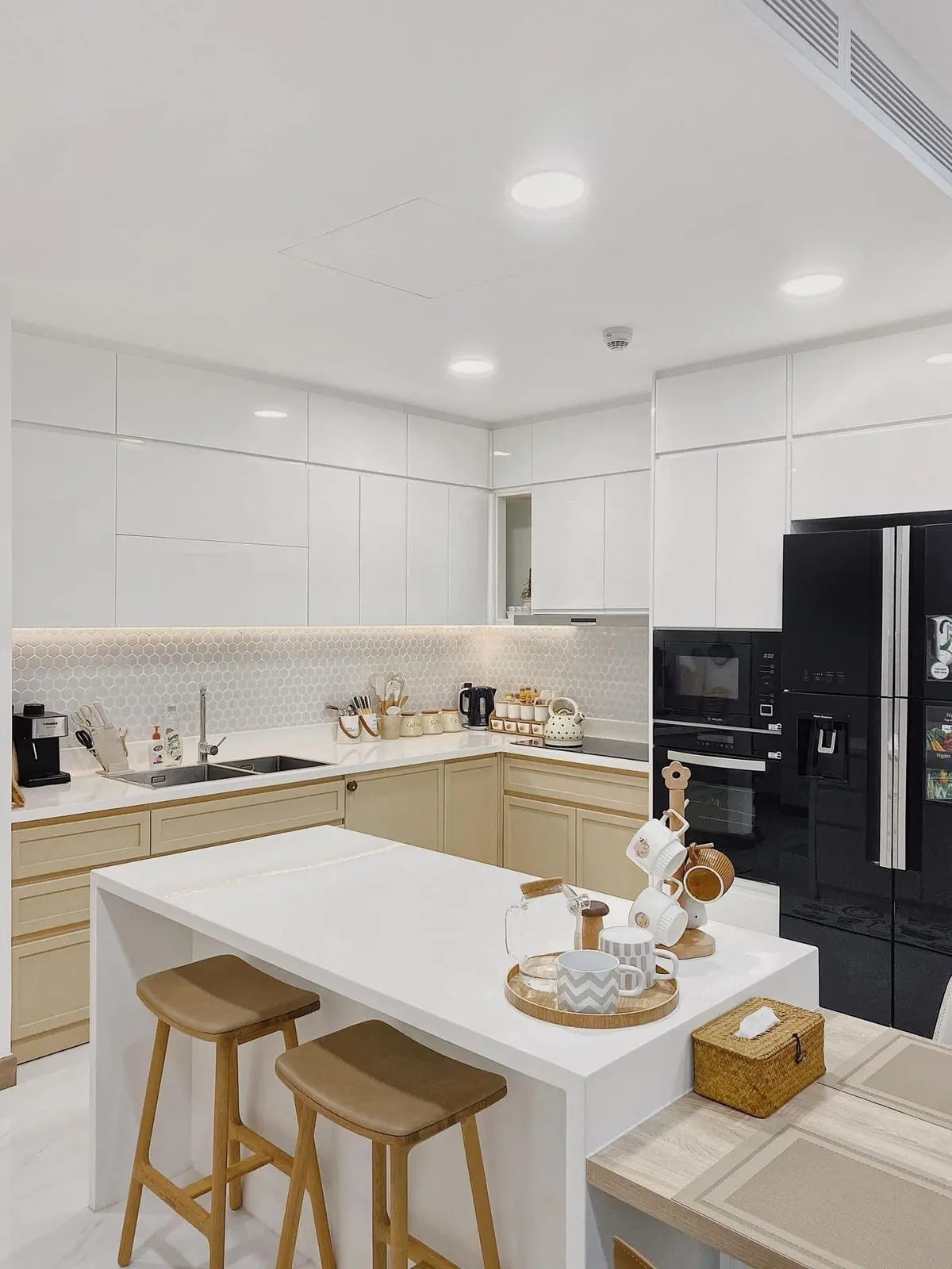 Không gian nhà bếp phong cách tối giản hiện đại