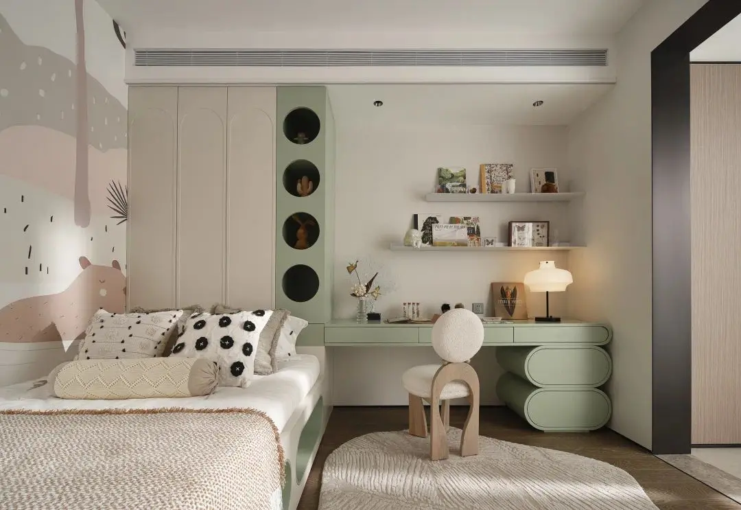 Thi công nội thất phòng ngủ cho bé tích hợp bàn học và kệ sách tiện lợi